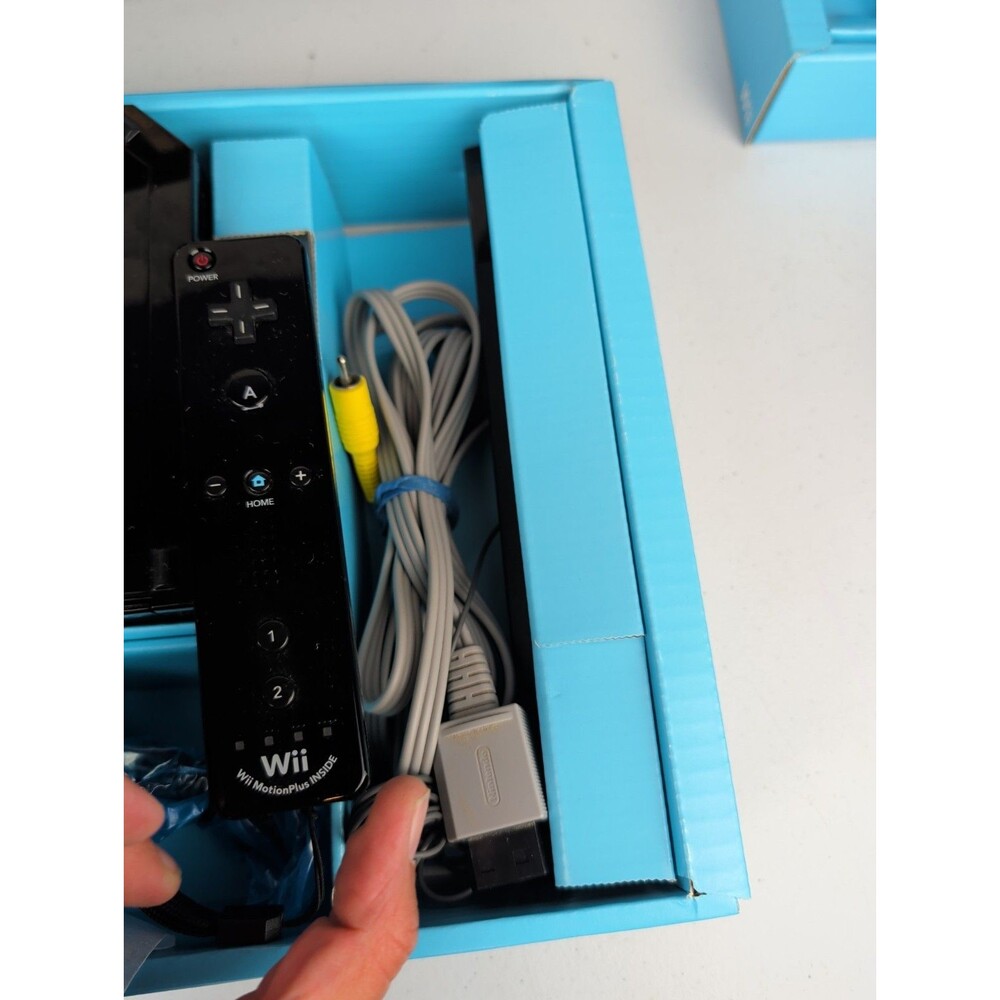 Nintendo Wii Black Console RVL-101 in Box With Inserts Manual Console Controller - Picture 4 of 9